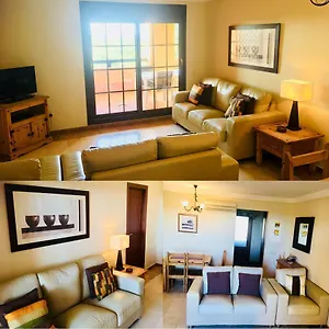 On The Beach Front With Free Fibre Internet And Air Conditioning Apartamento